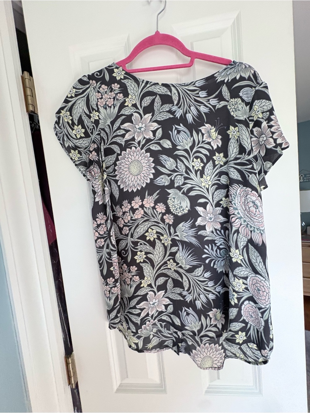 LOFT Gray Floral Short-Sleeve Blouse with Pastel Print